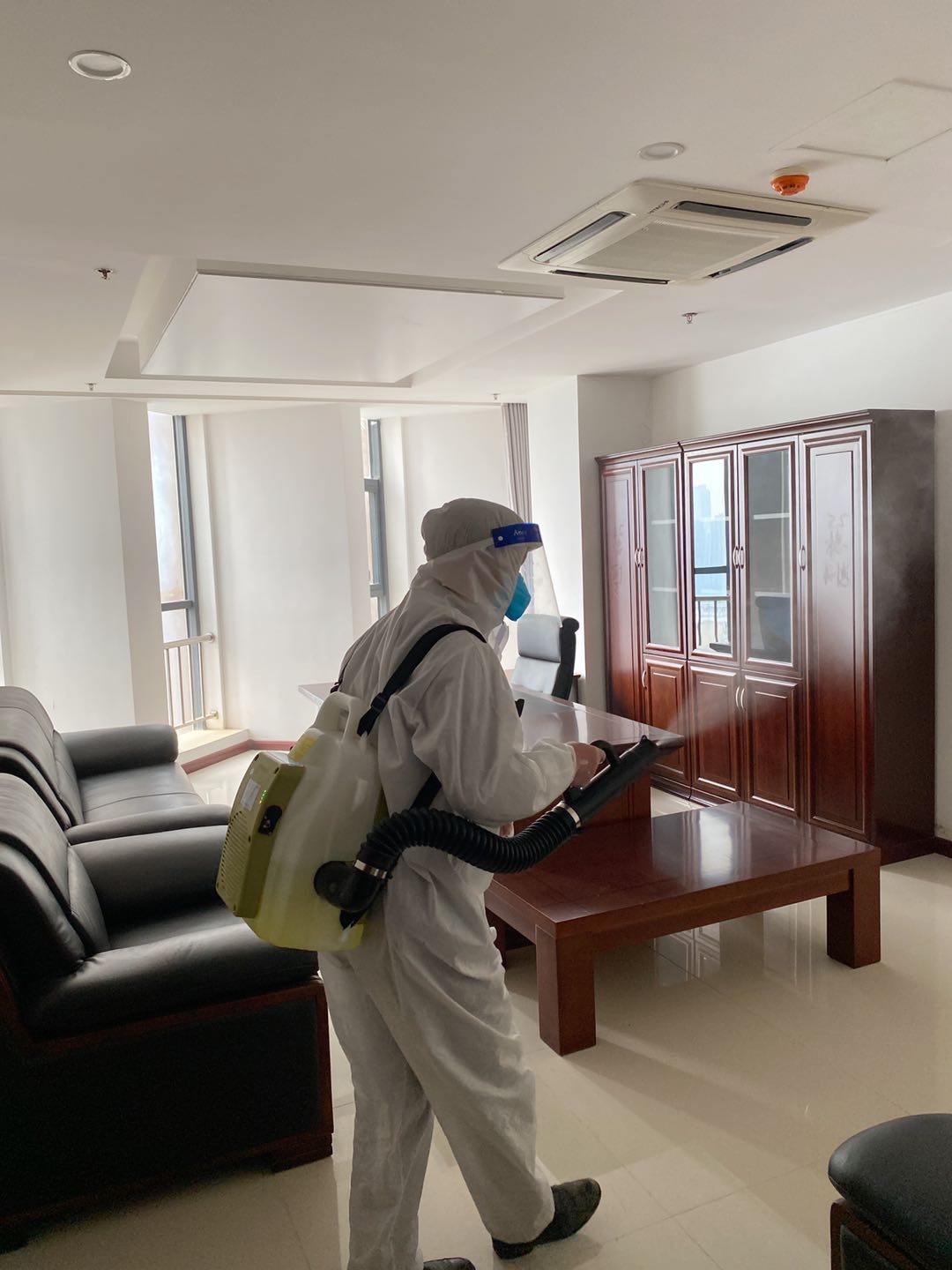 小小叶子环保为湖北中保分公司提供专业消毒杀菌服务，助力安全办公